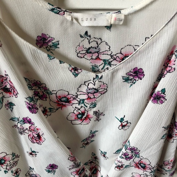 LUSH Tie Front Floral Top Small copy - Picture 2 of 7